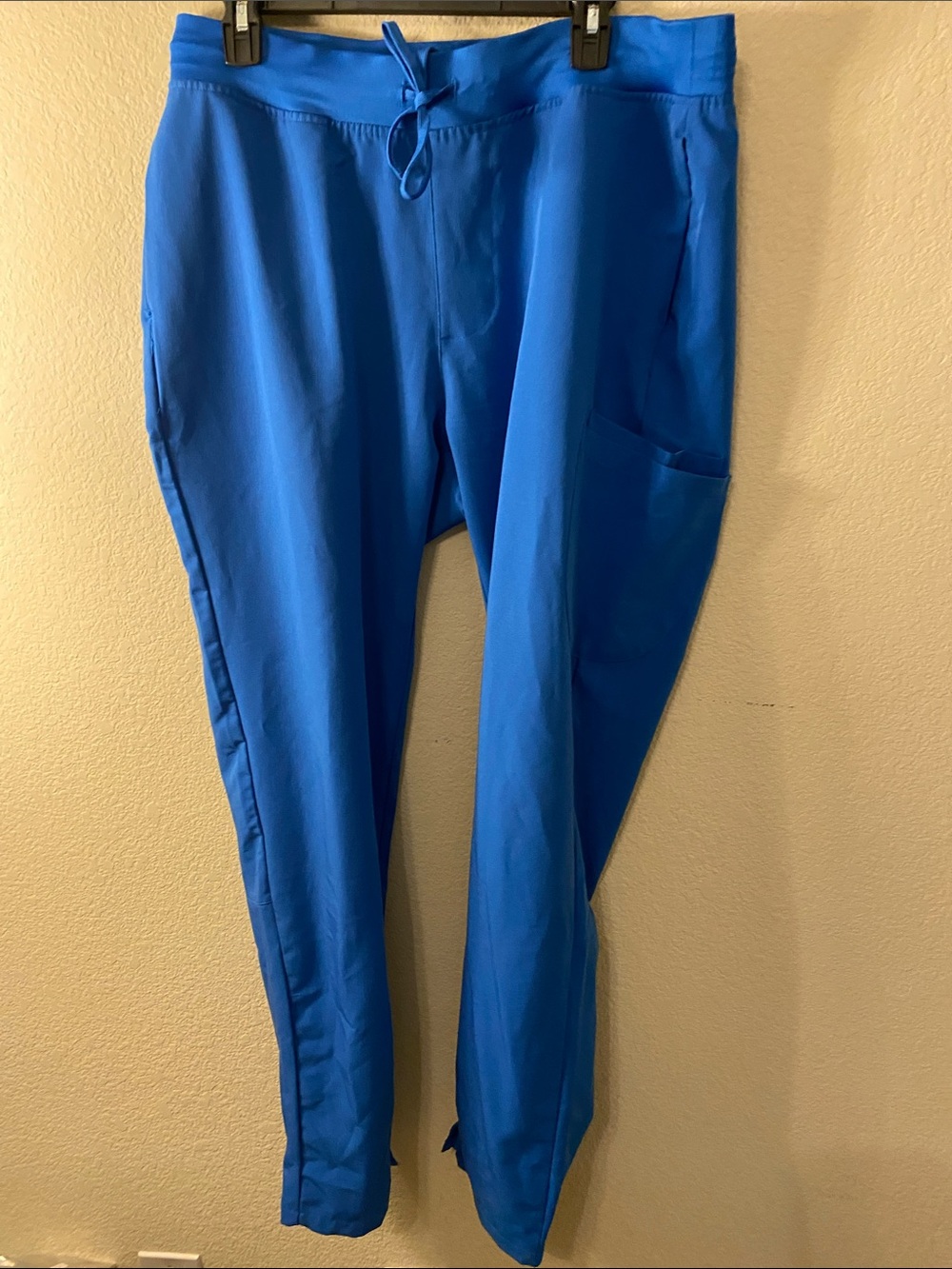 Mandala Men's V-Neck Scrub Set in Royal Blue - Picture 3 of 16